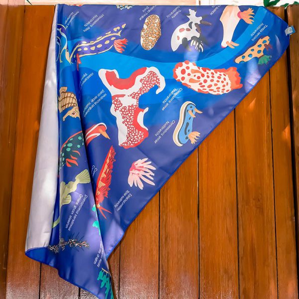 Toalla Nudibranquios azul oscuro - Grande 80x140 - ecotiendabuceo Oceanarium
